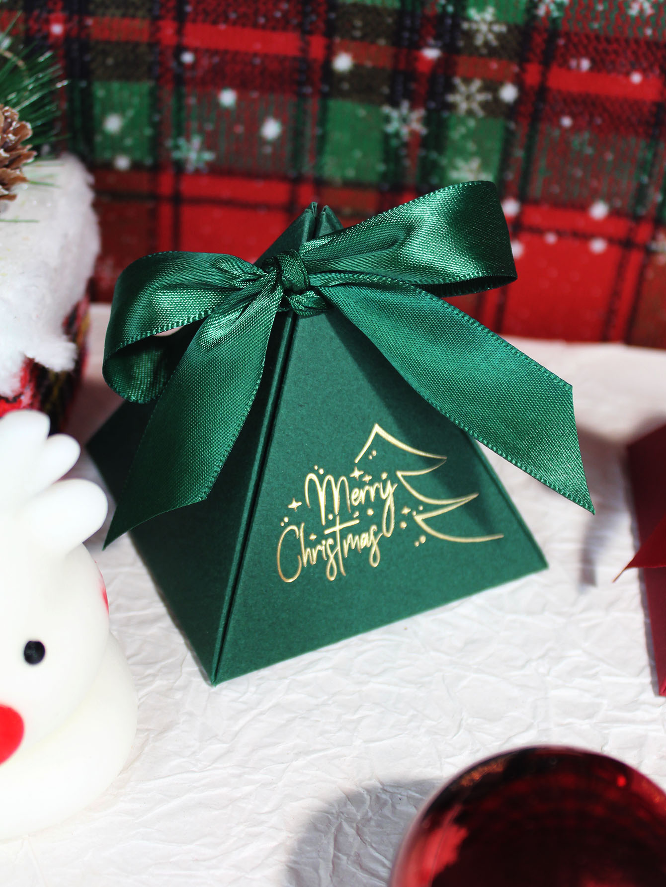 Christmas Triangle Box Candy G - đánh giá và giá Chocolate Snack